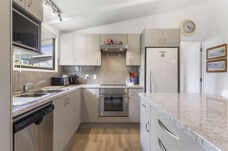 Photo of property in 218 Patuwai Drive, Whangamata, 3620