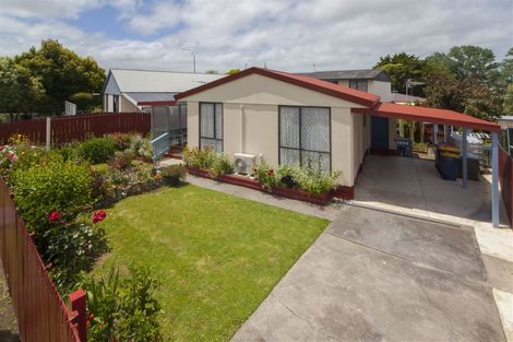 Photo of property in 2 Ireland Place, Ranui, Auckland, 0612