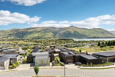 Photo of property in 16 Akitu Rise, Wanaka, 9305