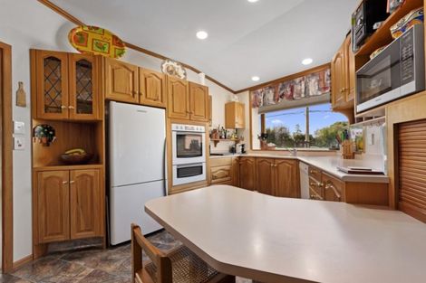 Photo of property in 31 Dowling Grove, Silverstream, Upper Hutt, 5019