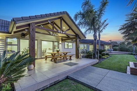 Photo of property in 127 Vaughans Road, Okura, Albany, 0792