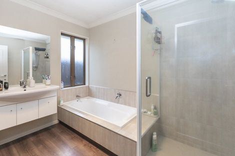 Photo of property in 15 Sovereign Gardens, Halswell, Christchurch, 8025