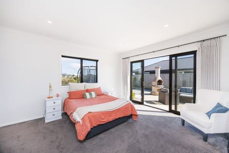 Photo of property in 29 Sardinia Grove, Fitzherbert, Palmerston North, 4410