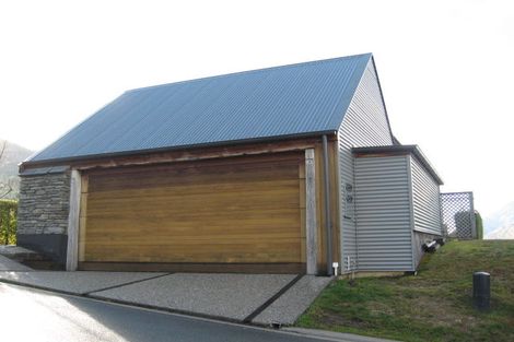 Photo of property in 1 Whitbourn Place, Fernhill, Queenstown, 9300
