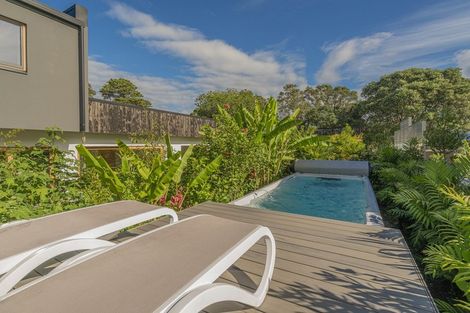 Photo of property in 6 Robinson Road, Whitianga, 3510