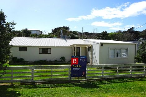 Photo of property in 21 Dewe Terrace, Foxton Beach, Foxton, 4815