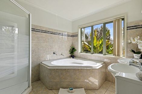 Photo of property in 26 Merewhira Road, Paremoremo, Albany, 0793