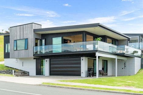 Photo of property in 2 Blue Moon Rise, Langs Beach, 0582