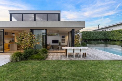 Photo of property in 90 Walker Road, Point Chevalier, Auckland, 1022