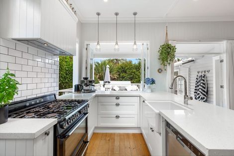 Photo of property in 23 Ewen Alison Avenue, Devonport, Auckland, 0624