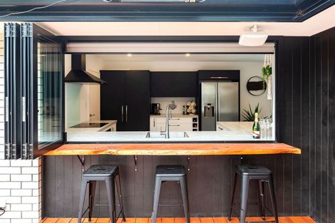 Photo of property in 17 Chipping Lane, Redwood, Christchurch, 8051