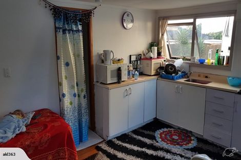 Photo of property in 363 Roscommon Road, Clendon Park, Auckland, 2103