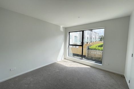 Photo of property in 2/105 Hobsonville Road, West Harbour, Auckland, 0618