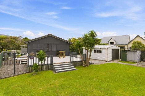 Photo of property in 5 Hurworth Grove, Waikanae, 5036