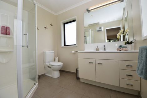 Photo of property in 5 The Glade, Carterton, 5713