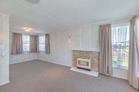 Photo of property in 39 Karaka Crescent, Levin, 5510