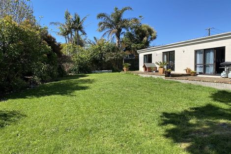 Photo of property in 2/399 East Coast Road, Mairangi Bay, Auckland, 0630