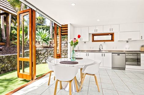 Photo of property in 2/4 The Esplanade, Castor Bay, Auckland, 0620
