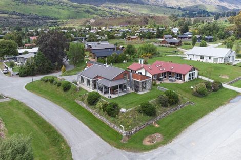 Photo of property in 33 Benmore Place, Glenorchy, 9372