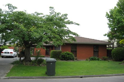 Photo of property in 8 Felstead Place Avonhead Christchurch City