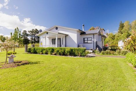 Photo of property in 100 Cole Street, Dannevirke, 4930