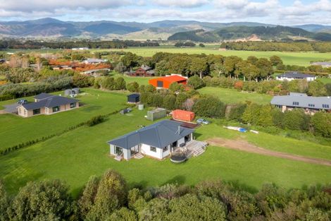 Photo of property in 12 Faydon Close, Ohau, Levin, 5570