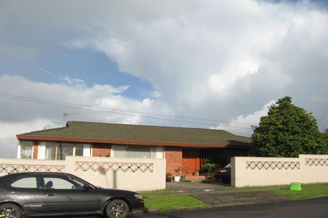 Photo of property in 31 Mellons Bay Road, Mellons Bay, Auckland, 2014