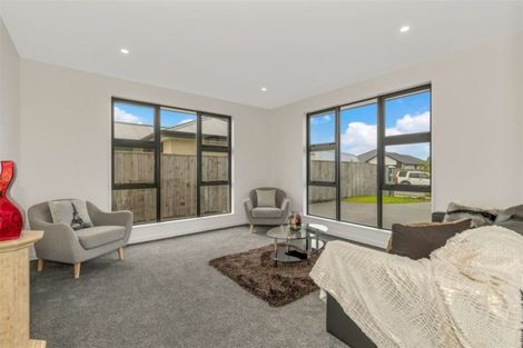 Photo of property in 10 Valour Drive, Rangiora, 7400