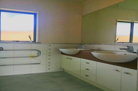 Photo of property in 12 Pennygale Close, Flat Bush, Auckland, 2016