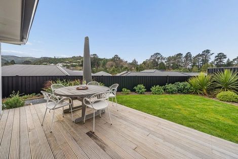 Photo of property in 15 Rewarewa Way, Timberlea, Upper Hutt, 5018