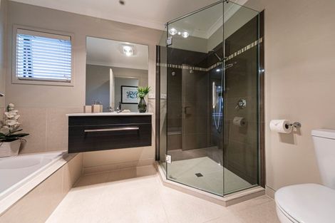 Photo of property in 2 Birchwood Grove, Greenhithe, Auckland, 0632