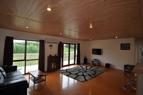 Photo of property in 73 Settlement Road, Kaiwaka, 0573