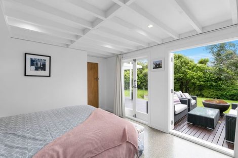 Photo of property in 1 Wakely Road, Newlands, Wellington, 6037