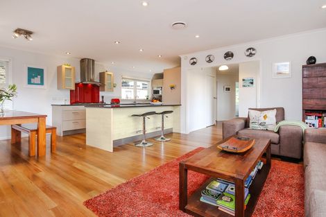 Photo of property in 34 South Lynn Road, Titirangi, Auckland, 0604