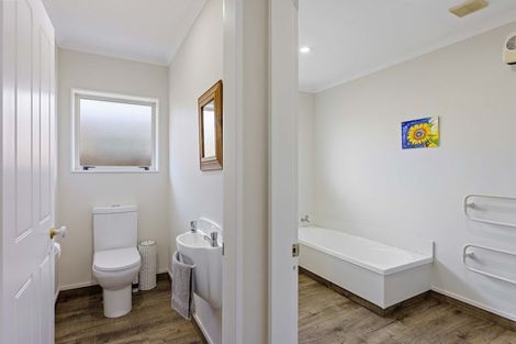 Photo of property in 3 Te Ropata Place, Waikanae Beach, Waikanae, 5036