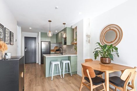 Photo of property in 1 Royal View Road, Te Atatu South, Auckland, 0610