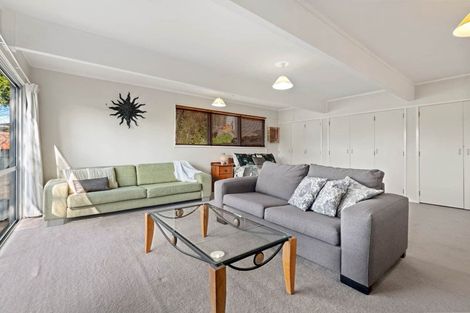 Photo of property in 18 Arosa Place, Forrest Hill, Auckland, 0620