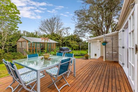 Photo of property in 840 Pukearuhe Road, Waiiti, Urenui, 4377