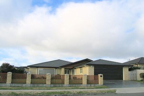 Photo of property in 17 Quadrant Heights, Paraparaumu, 5032