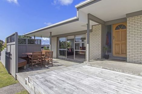 Photo of property in 41 Walworth Avenue, Pakuranga Heights, Auckland, 2010