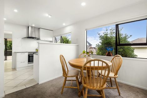 Photo of property in 3 Trevone Place, Forrest Hill, Auckland, 0620