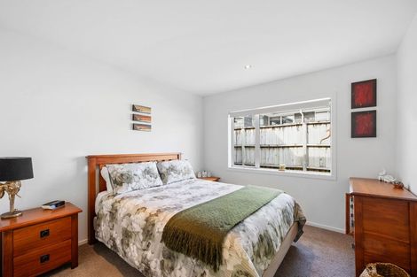 Photo of property in 2 Rayner Way, Glen Avon, New Plymouth, 4312