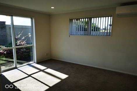 Photo of property in 23 Erceg Way, Rosehill, Papakura, 2113