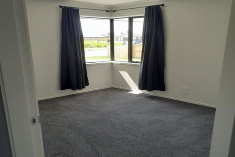 Photo of property in 69 Kaurinui Crescent, One Tree Point, 0118