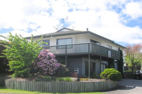 Photo of property in 9 Regents Grove, Richmond Heights, Taupo, 3330