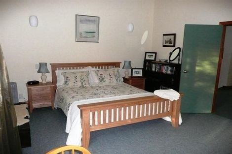 Photo of property in 52 Tram Valley Road, Swanson, Auckland, 0614