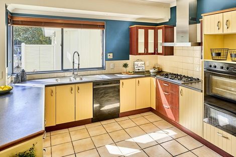 Photo of property in 25 Rangatira Road, Tawa, Wellington, 5028