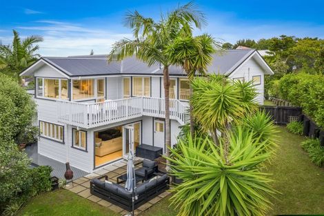 Photo of property in 19 Garmons Way, Castor Bay, Auckland, 0620