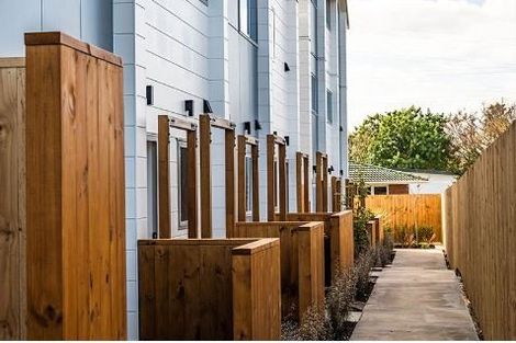 Photo of property in 4/7 Flanshaw Road, Te Atatu South, Auckland, 0610