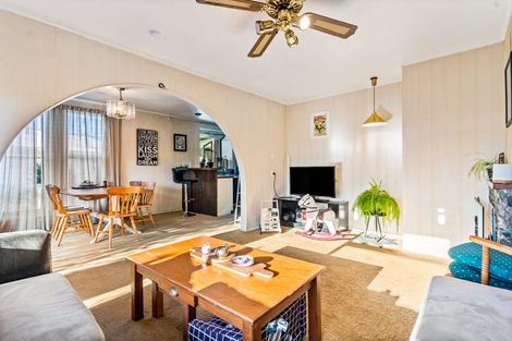 Photo of property in 34 Sullivan Avenue, Mangere Bridge, Auckland, 2022